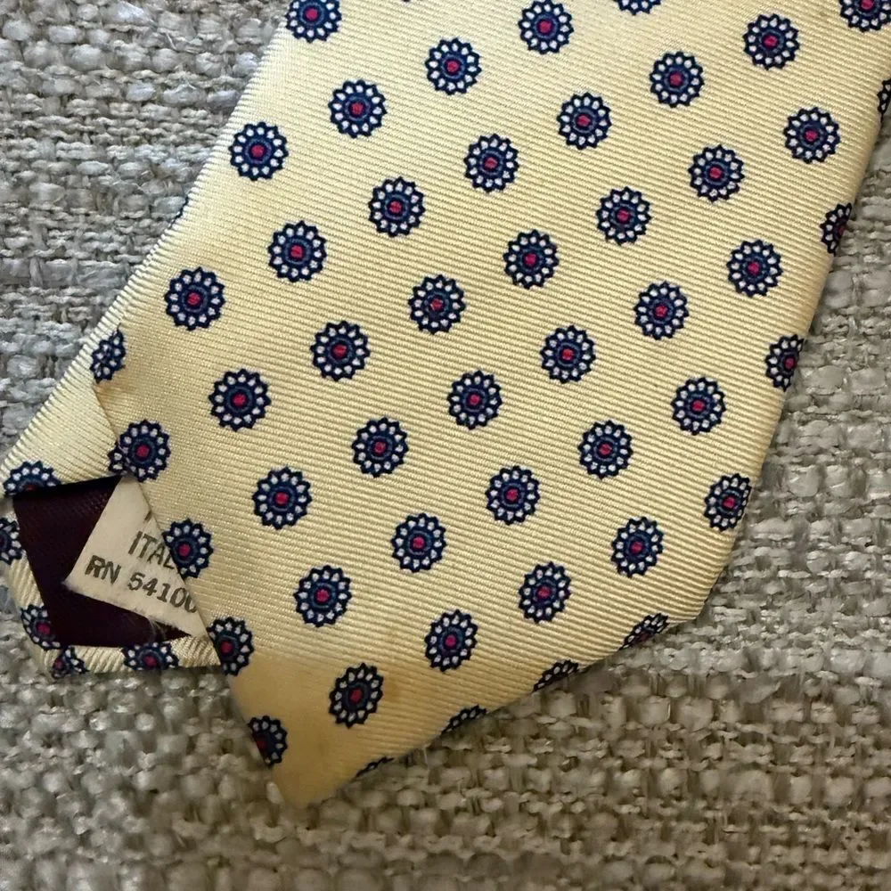 Preppie by J.B. Yellow with spotty design men’s vintage tie